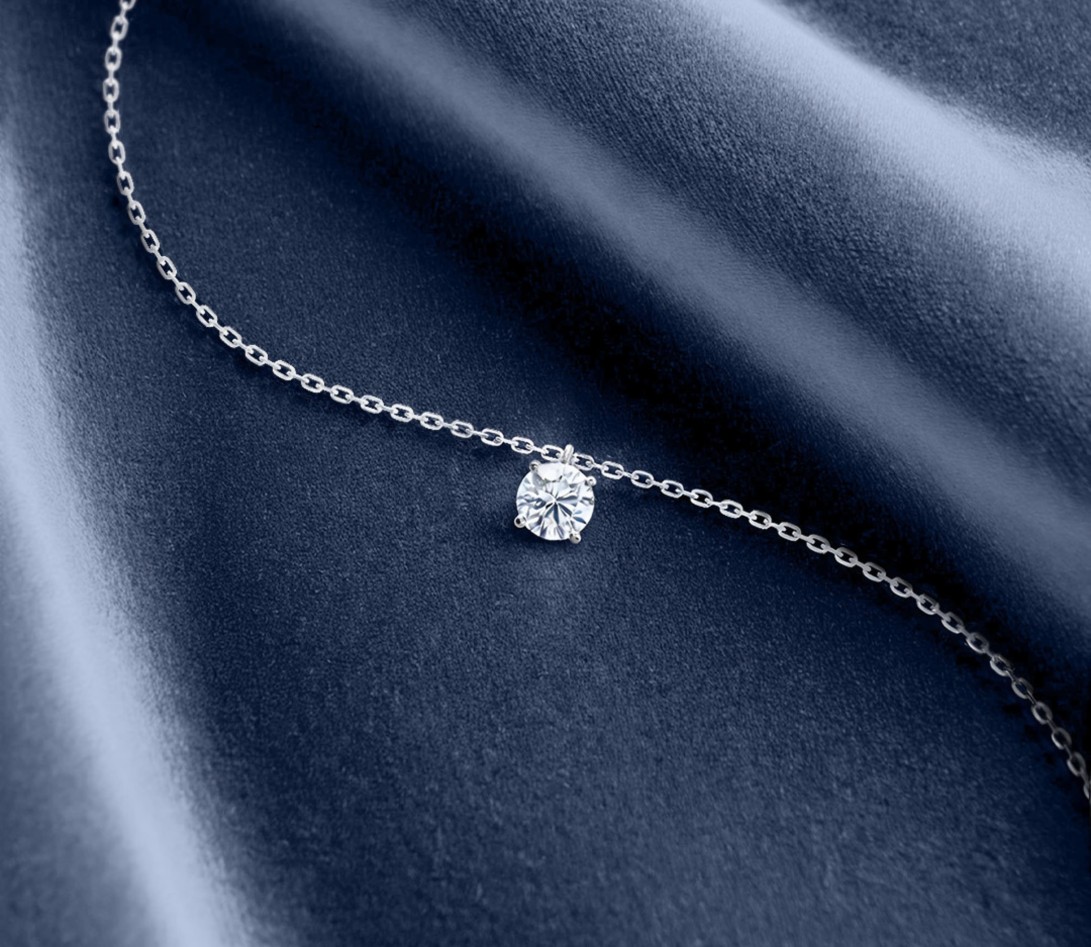 Collier quatre griffes - Or blanc 18K (3,60 g), diamant 1 ct - Vue 4